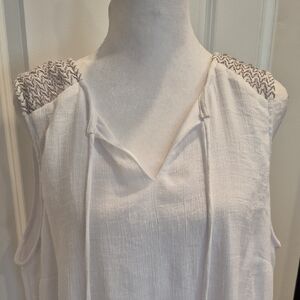 Elegant White Sleeveless Top, PTP 21 1/2